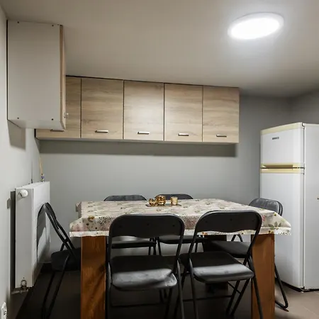 Sliska Hostel *